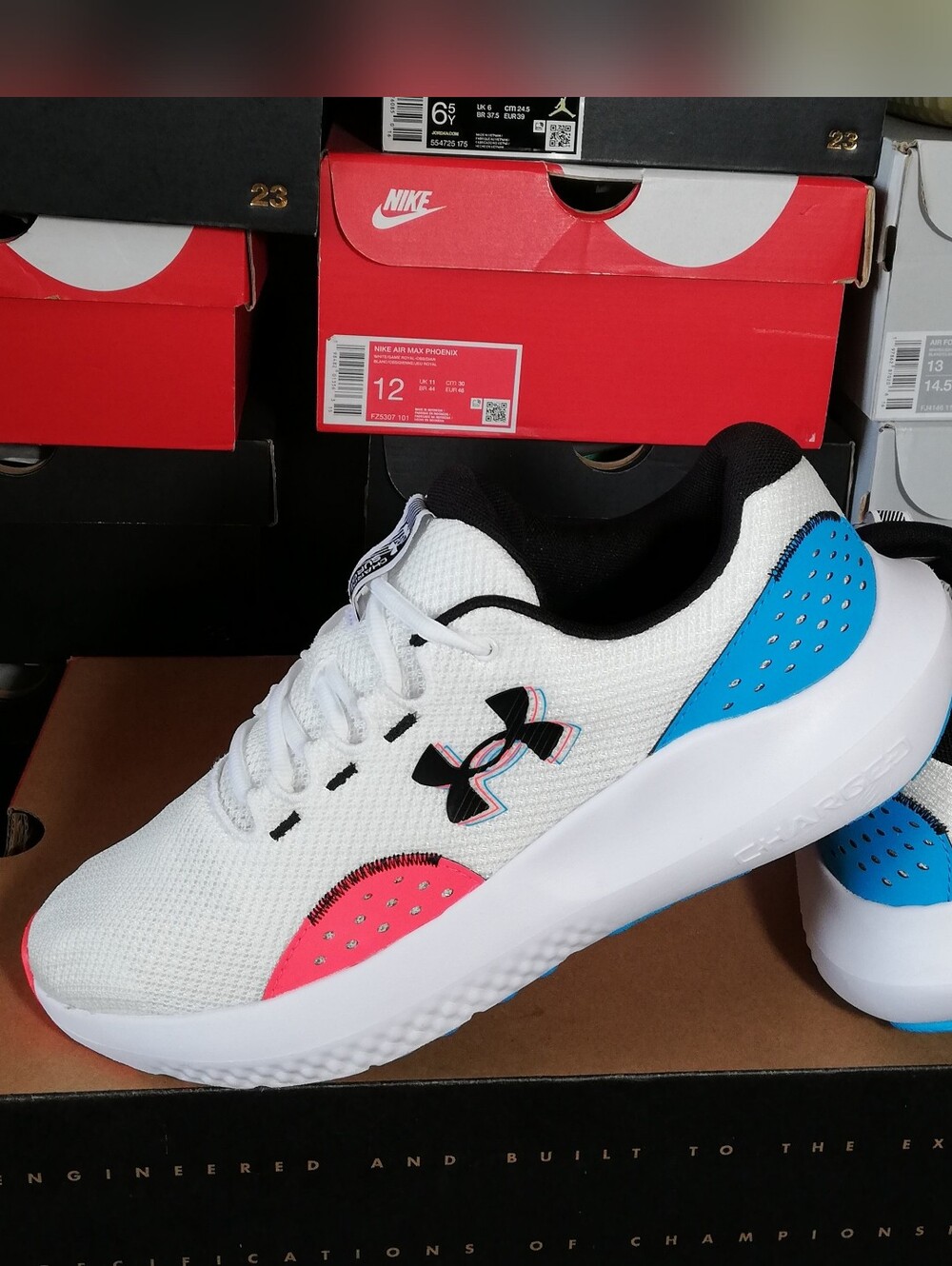 UNDER ARMOUR CHARGED MEN US SIZE 10 MINT COND